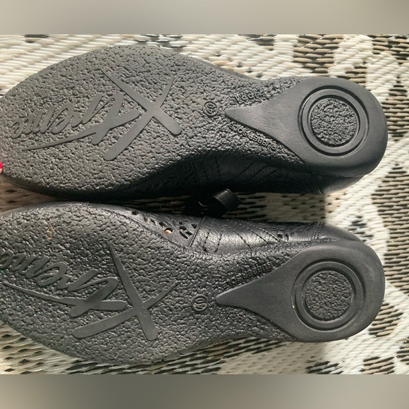 Ziera Black Cutout Mary Jane Flats - Picture 8 of 8